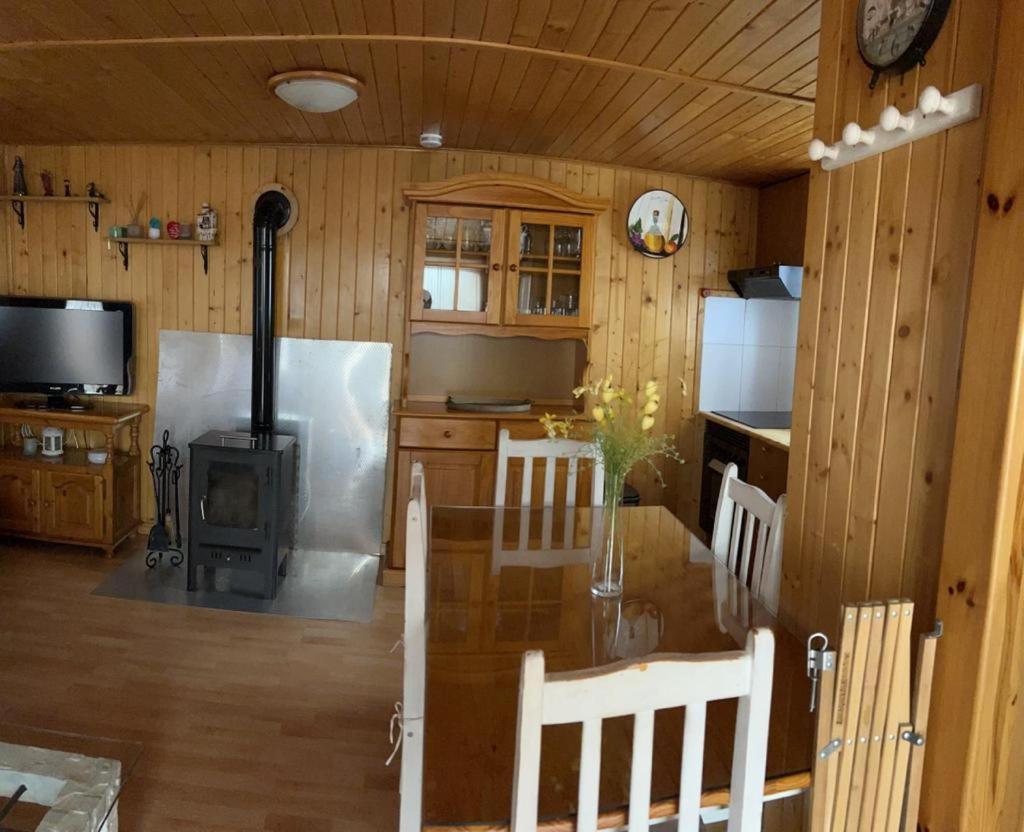 Cabana De Madera Especial Y Acogedora Cardenete Kültér fotó